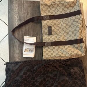 Gucci GG Supreme Shoulder Bag